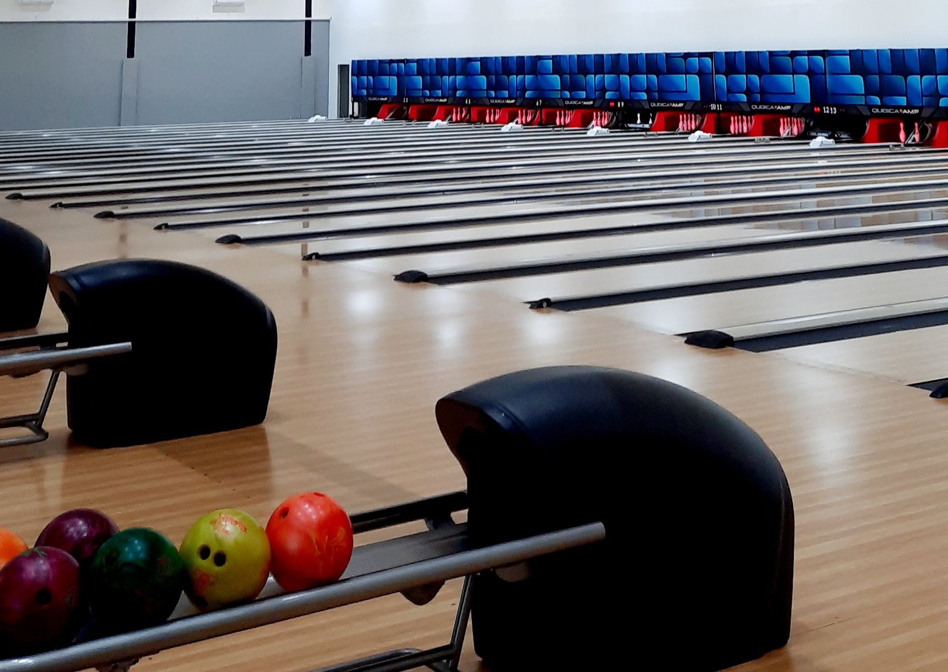 Ilustrasi olahraga bowling (sumber: dokumentasi pribadi penulis)