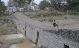 Ilustrasi : Panduan GPS mengarahkan untuk melewati jalur lahar G.Kelud Puncu Kab. Kediri | Tribunnews.com