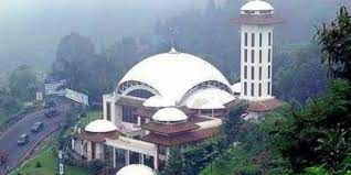 Masjid At-Ta'awun di kawasan Puncak Jawa Barat (sumber: dream.co.id)