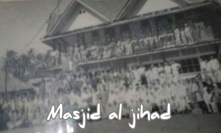 Masjid Aljihad Curup tempo dulu. Masih bangun kayu ( Dokumentasi akun facebook AMM Rejang Lebong)