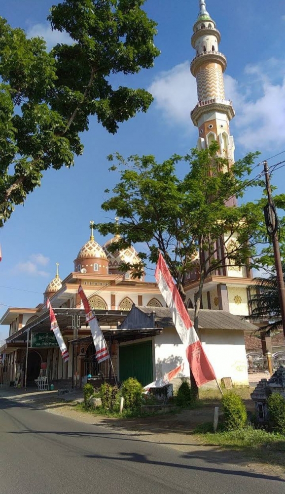 Masjid Al Hikmah, masjid favorit dan pertama di desaku (dokpri)
