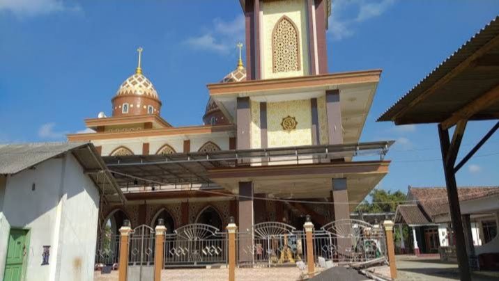 Masjid Al Hikmah, masjid favorit dan pertama di desaku (dokpri)