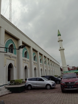 Parkir khusus mobil di samping masjid (dokpri)