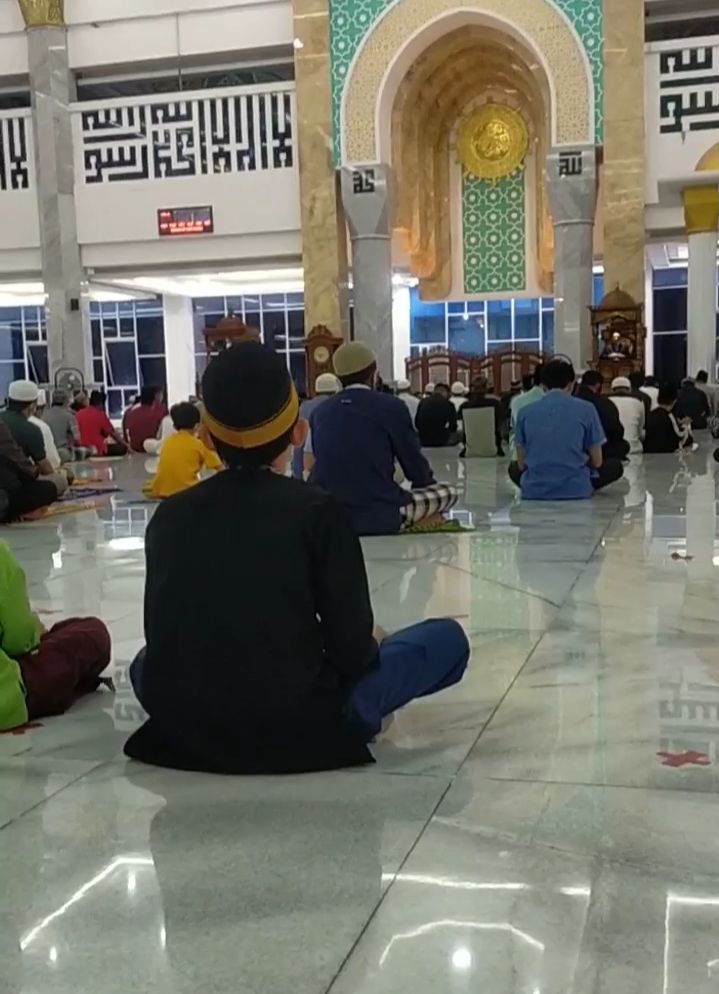 Suasana shalat tarawih di masjid Al Alam. dokpri