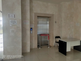 Saat pandemi elevator menara pandang Masjid Sultan Mahmud Riayat Syah, Batam, Kepulauan Riau, juga ditutup. | Dokumentasi Pribadi