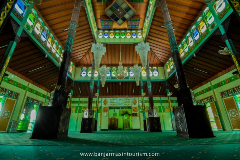 Interior Masjid Sultan Suriansyah/Sumber foto: banjarmasintourism.com