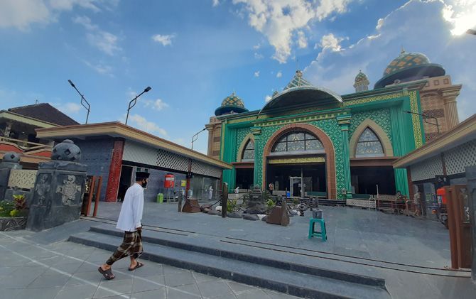 Masjid Al Fattah Kota Mojokerto-https://awsimages.detik.net.id/community/media/visual/2020/04/30/0722b398-c56a-4a96-b9fe-798a51826fa7_169.jpeg?w=620