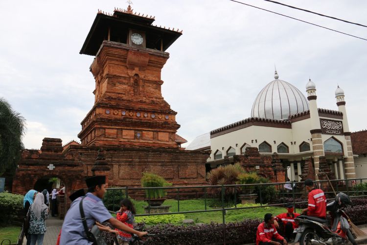 Masjid Menara Kudus, Kabupaten Kudus, Jawa Tengah. Sumber: KOMPAS/MUHAMMAD IKHSAN MAHAR