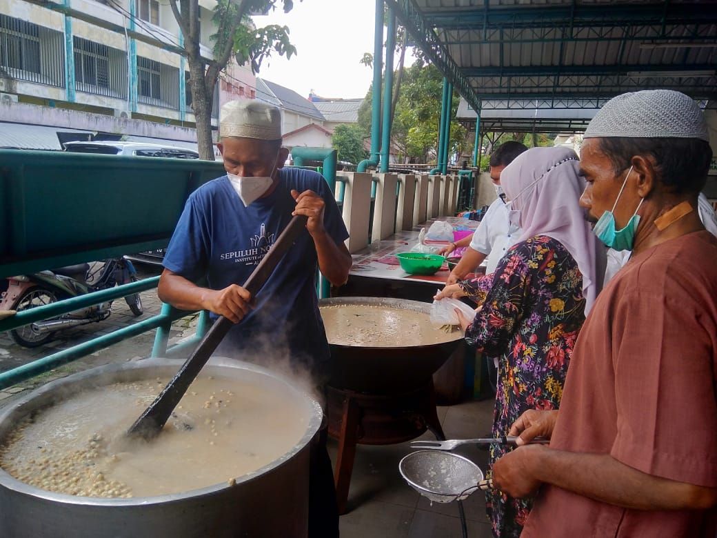 Panitia memasak bubur kanji Rumbi (Dok.Pribadi)