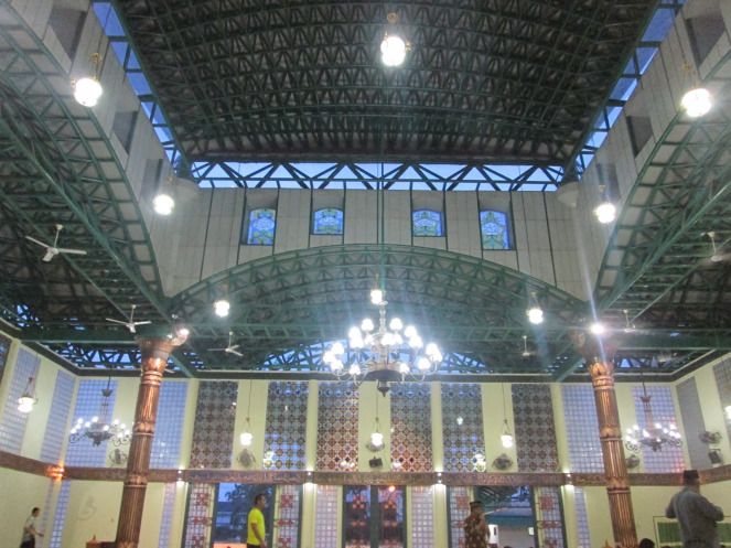 Kemegahan Masjid Raya Aceh Sepakat Medan (Dok. pesonamasjid.wordpress.com) 