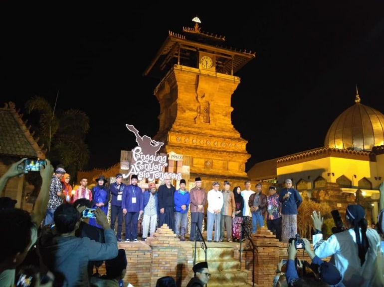 masjid Al-Aqsho dan Menara Kudus sebagai latar Pertemuan Penyain Nusantara tahun 2019- foto koleksi pribadi