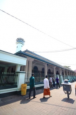 jamaah di Masjid Ampel Surabaya (dok pri)