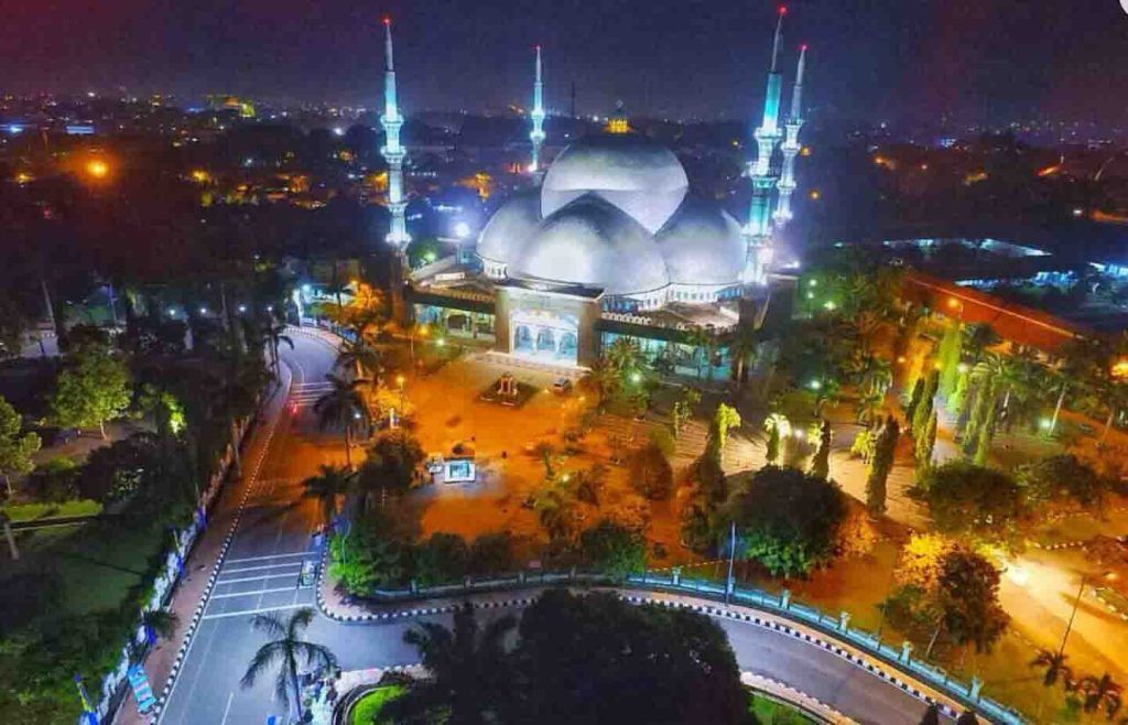 https://karyakubah.com/berbagai-keunikan-dan-keistimewaan-masjid-al-azhom-tangerang/