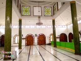 Bagian dalam (interior) Masjid Rahmat Surabaya (Dokumentasi Mawan Sidarta) 