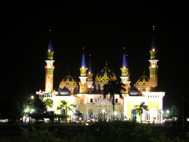 masjid Agung Tuban di malam hari, sumber duniamasjid.islamic-center.or.id