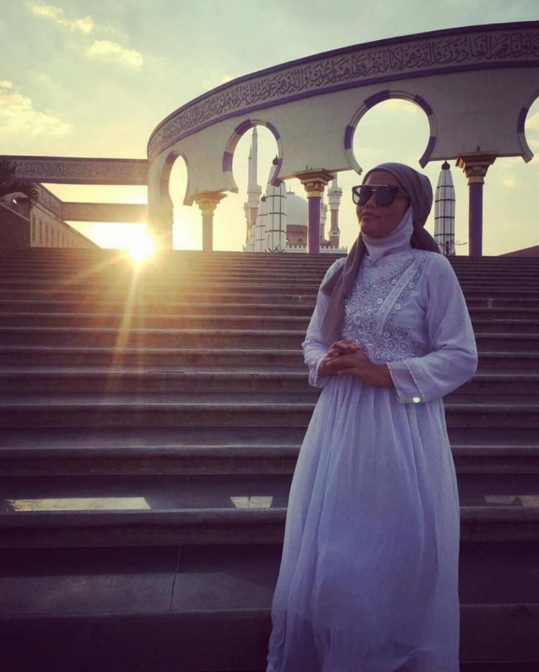 Saya ketika di Masjid Agung Jawa Tengah saat matahari hampir terbenam (sumber :dok.pribadi)