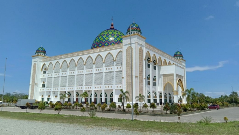 Masjid Agung Al Ikhlas Penajam Paser Utara, Tampak Dari Samping Kanan (Dokpri @AMS99)