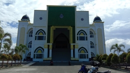 Masjid Agung Al Ikhlas Penajam Paser Utara Tampak dari Halaman Depan (Dokpri @AMS99)