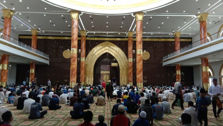 Masjid Agung Al Ikhlas Penajam Paser Utara Tampak Bagian Dalam Setelah Salat Jumat (Dokpri @AMS99)