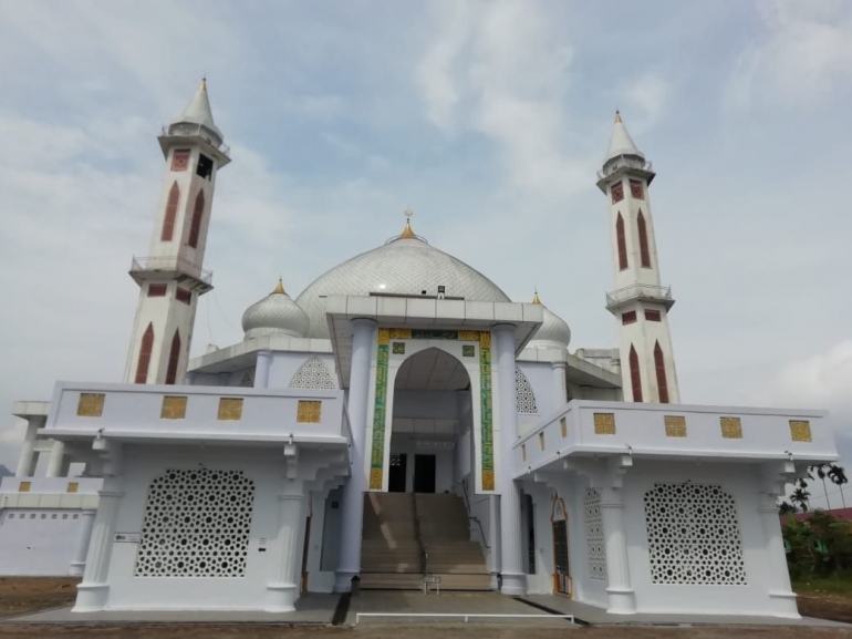 Masjid Agung Baitul Hikmah, Kepahiang, Bengkulu. Dok. Ozy V. Alandika