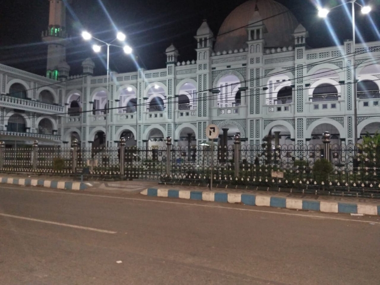 Nuansa malam hari Masjid Jamik Al Anwar Pasuruan | Dok. Yahya Zain