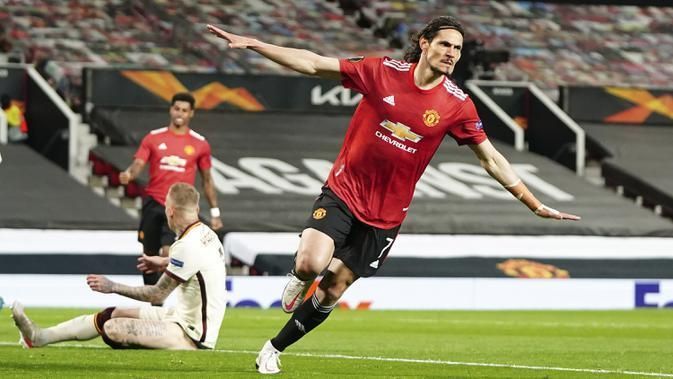 Edinson Cavani menjadi bintang kemenangan Manchester United kontra AS Roma dalam Semifinal leg 1 Liga Eropa di Old Trafford. Sumber foto: AP/John Super via yahoo.com