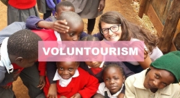 Voluntourism (sumber : expatoftheworld.com)