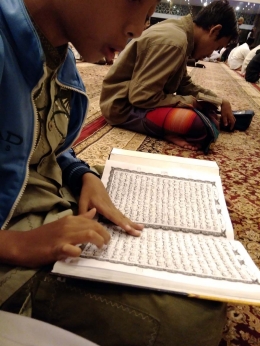 Membaca Quran butuh latihan dan ketelatenan. (Foto: dok. pri)