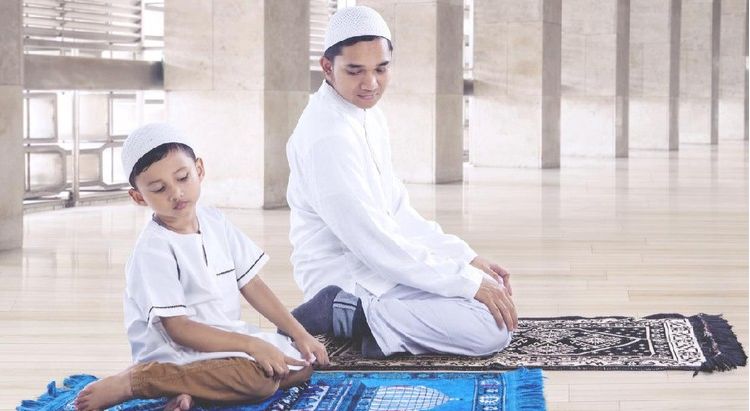 Ajarkan Ibadah Salat Tarawih Pada Anak (Sumber foto: haibunda.com)