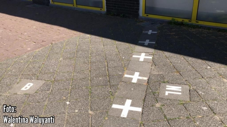 Foto: Garis perbatasan antara Belanda-Belgia, tampak huruf (Belgia) dan NL (Nederland).| Dokpri