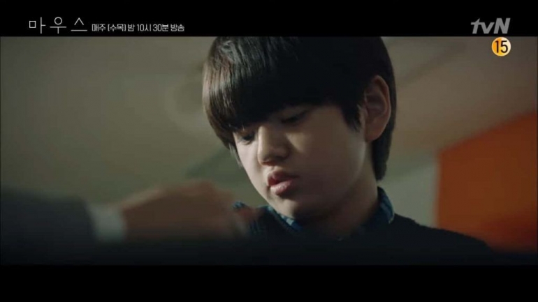 Kim Kang Hoon berperan sebagai Jung Bareum saat masih kecil (tvN)
