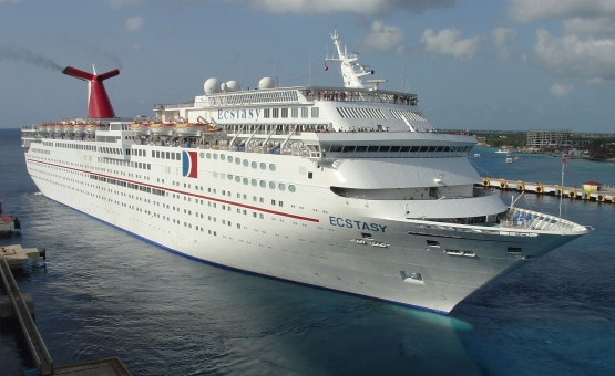 Carnival Ecstasy milik Carnival Corp. Sumber: Night Tracks