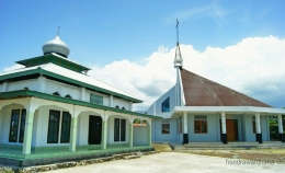 Masjid dan gereja berdampingan | dok. pribadi.