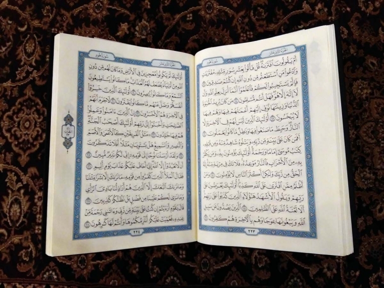 Membaca ayat suci Al-Qur'an bukan sekadar kemerduan suara, tapi ketepatan bacaan. (Foto: dok. pri)