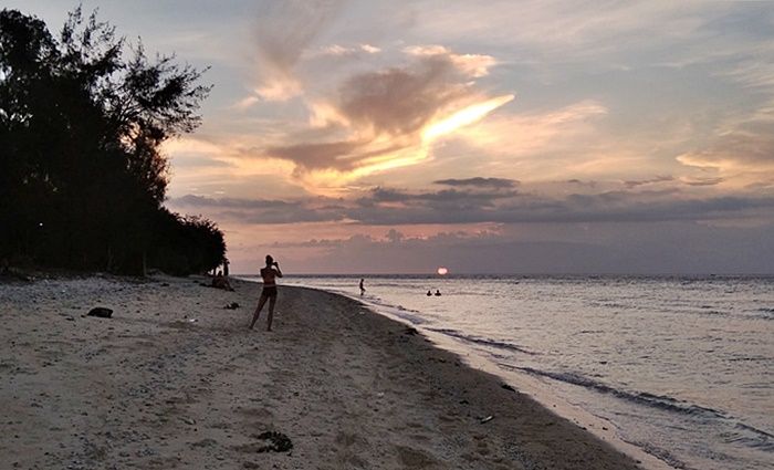 Ngabuburit bersama keindahan sunset, salah satu bekal mindfulness nan indah dan menenangkan. Dokpri - sunset Gili Trawangan Lombok