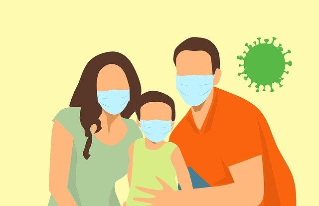 Mengenakan Masker, salah satu gaya hidup sehat yang baru untuk melindungi keluarga (sumber gambar: pixabay.com)