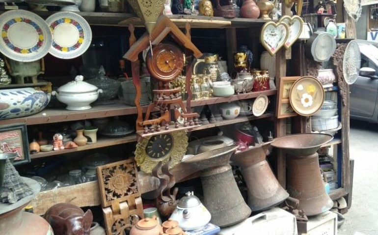 Kolrksi barang antik (sumber: ayobogor.com)
