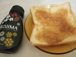 Roti tawar dengan KOJIMA (Foto : Martha Weda)