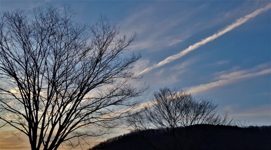 Panorama senja pada musim gugur. Foto oleh Ivan Adilla