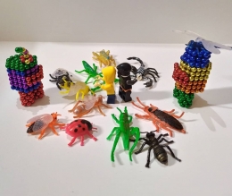Lego melawan Impostor Among Us dan serangga. Dokpri