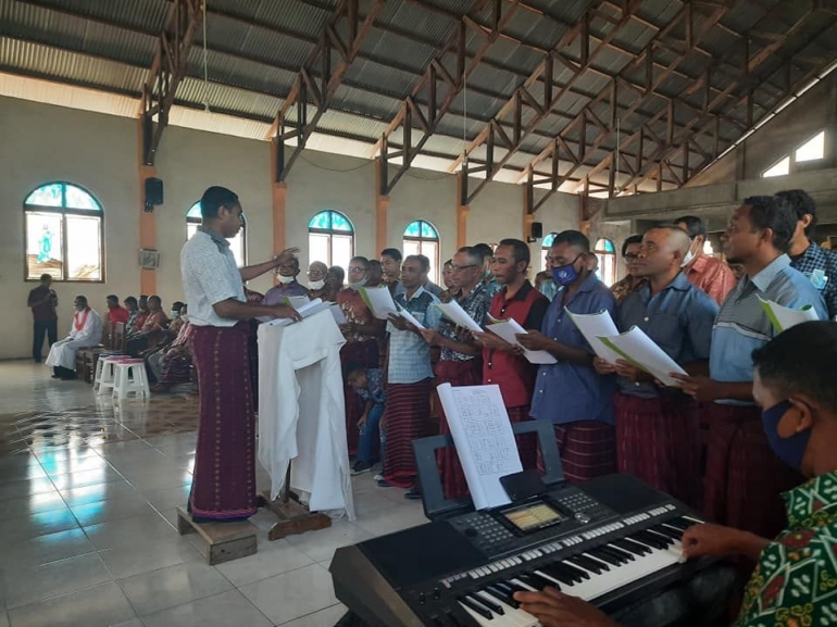 Kelompok Koor Bapa-bapa Atakore - dok, pribadi