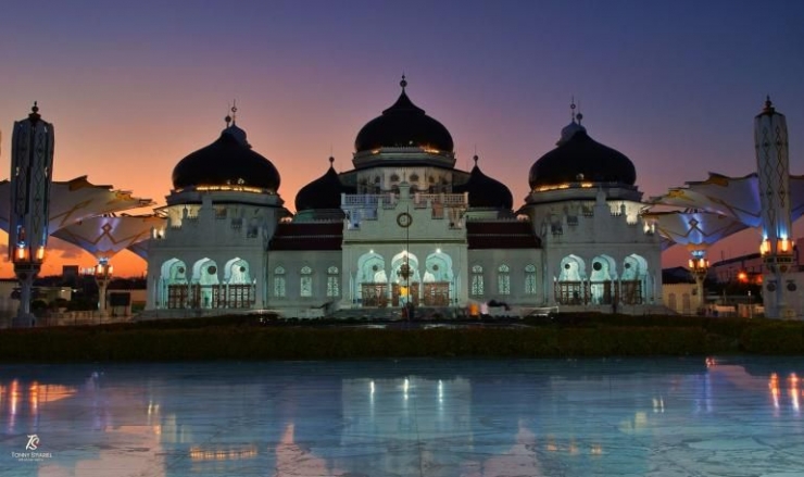 Masjid Raya Baiturrahman ketika sunset. Sumber: dok. Tonny Syiariel