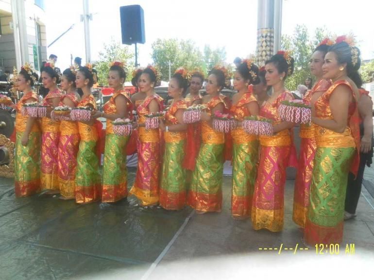 tarian Bali dibawakan putri putri Indonesia (dok pribadi)