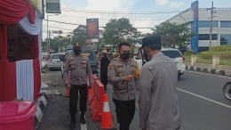 Kompol Kadek Ary Mahardika di Pos Pengamanan Alun alun Jember (Dokpri)