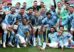Para pemain Manchester City merayakan gelar juara Piala Liga Inggris usai mengalahkan Tottenham Hotspur dengan skor 1-0. Foto: tempo.co