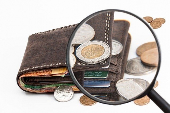 Ilustrasi dompet dan uang (sumber gambar: pixabay.com)