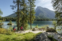 Suasana Jalur Bersepeda di Sepanjang Danau Hintersee(Badan Turis Nasional Jerman (GNTB) via PRecious Communications)