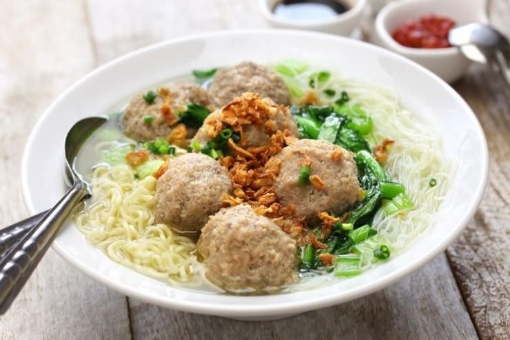 Ilustrasi satu mangkok bakso. Sumber: Shutterstock/bonchan via Kompas.com