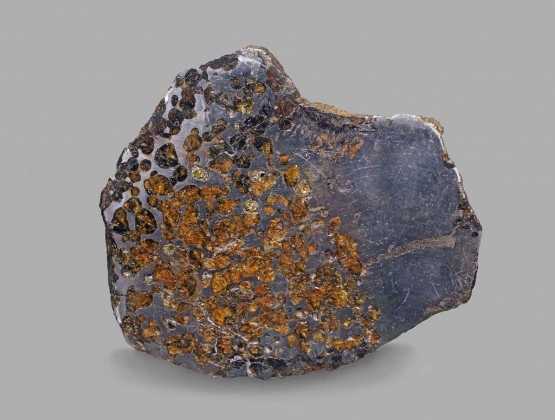Contoh meteorit yang ditemukan di bumi (flickr.com)