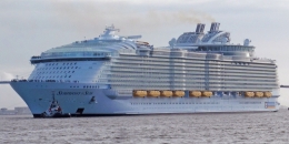 Symphony of the Seas, kapal pesiar terbesar di dunia. Sumber: Darthvadrouw / wikimedia